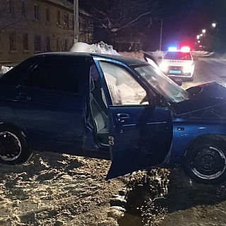 Две похожие машины столкнулись на Бору 3