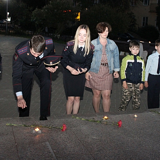 На Бору полицейские присоединились к акции свеча памяти 5