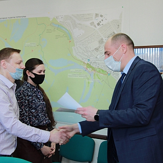 Жилищные сертификаты получили 4 борские семьи 1