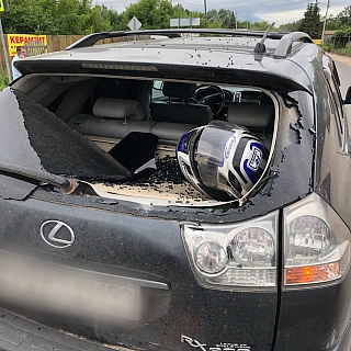 Мотоциклист врезался в Лексус на Бору 2