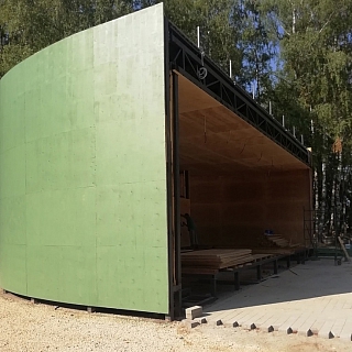 В городском парке идёт монтаж сцены 1