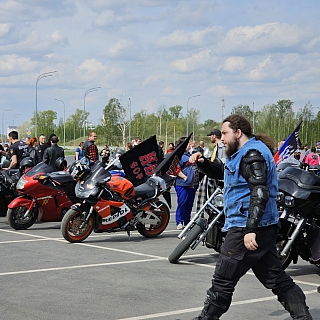Байкеры из разных городов собрались на Бору открыть мотосезон 7
