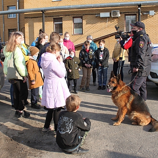 Юные кинологи побывали в гостях у полицейских 5
