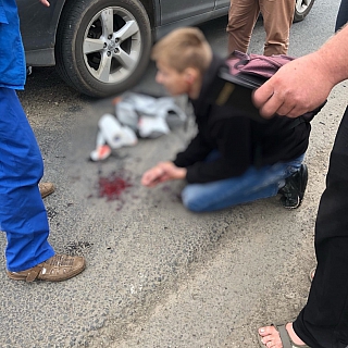 Мотоциклист врезался в Лексус на Бору 3