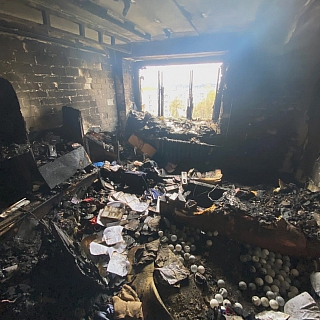 Пожар в борской квартире начался из-за влетевшей в окно ракетницы 1