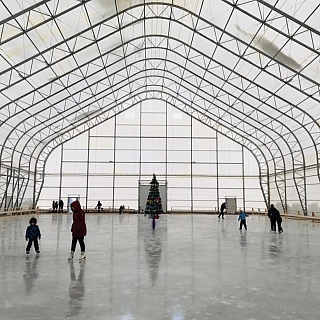 Новый большой крытый каток открылся на Бору 2