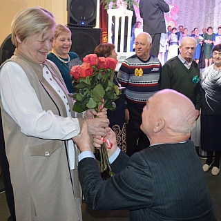 Свадебных юбиляров поздравляли в КЦ «Теплоход» 24 ноября 8