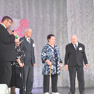 Свадебных юбиляров поздравляли в КЦ «Теплоход» 24 ноября 4