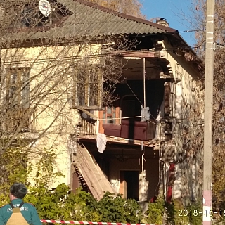 Часть жи­ло­го до­ма 1952 го­да по­строй­ки об­ру­ши­лась на Бо­ру 4