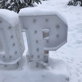 На Моховых борские вандалы поломали световую конструкцию "Город Бор" 1