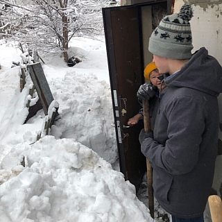Акция "Не дай себя засыпать" продолжается третью неделю на Бору 2