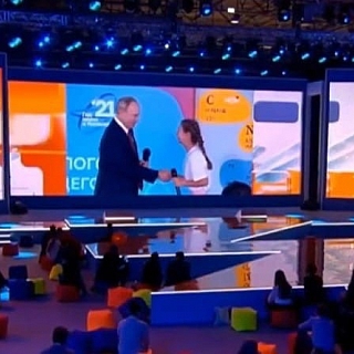 Ученица борского лицея Аиша Садриева побывала на открытом уроке вместе с Владимиром Путиным 1