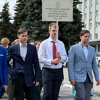 Парад выпускников прошел на Бору 9