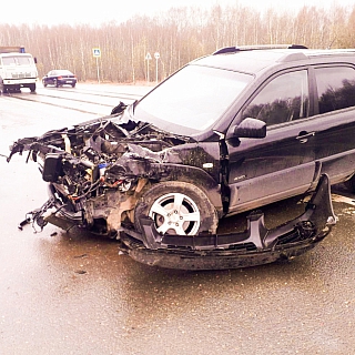 Большегруз опрокинулся в результате ДТП на Бору 1