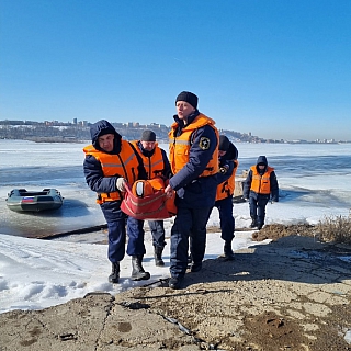 Спасательная операция развернулась на Волге около парома 3
