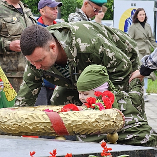 Борские пограничники отметили свой праздник, собравшись на торжественное построение 8