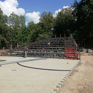 В городском парке идёт монтаж сцены 2