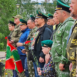 Борские пограничники отметили свой праздник, собравшись на торжественное построение 4