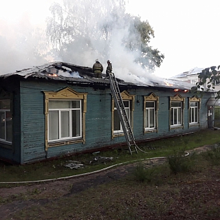 Крупный пожар произошел в одной поликлиник Борского округа 7