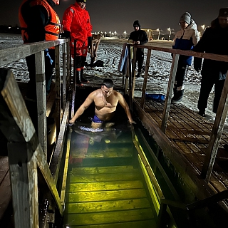 Сотни борчан не побоялись ледяной воды 2