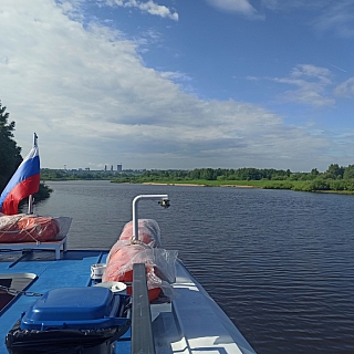 Речной кораблик вернулся на Бор 8