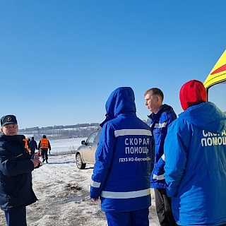 Спасательная операция развернулась на Волге около парома 5