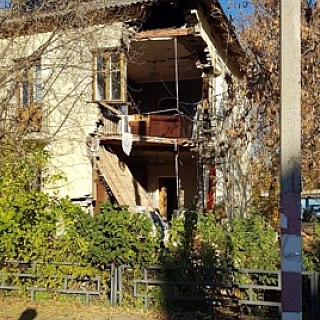 Часть жи­ло­го до­ма 1952 го­да по­строй­ки об­ру­ши­лась на Бо­ру 1