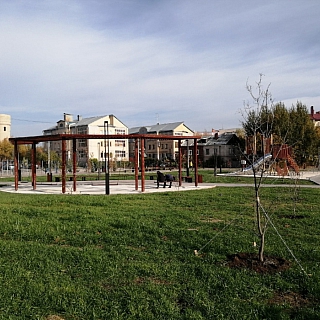 Почему красная лента не спасла от переломов на детской площадке около Мухинского озера? 1