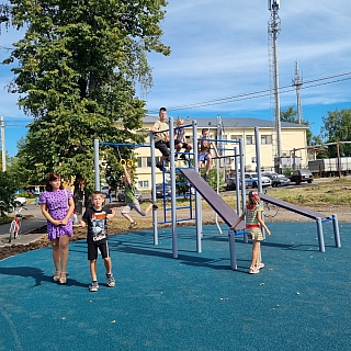 В Октябрьском открылся новый сквер 2