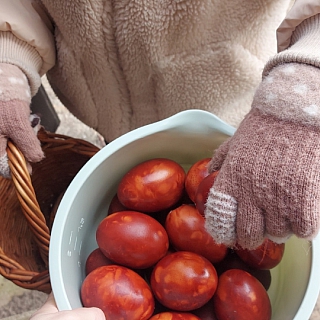 Борчане рассказывают, сколько сегодня приходило ребятишек христосоваться 1