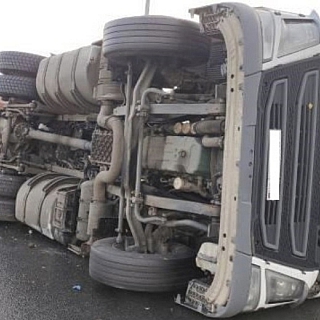 Обнародованы подробности о ДТП с перевернутой фурой 2