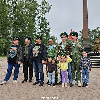 Борские пограничники отметили свой праздник, собравшись на торжественное построение 2