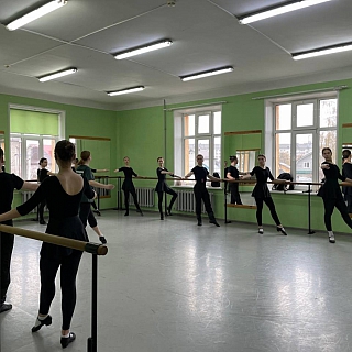 Министр культуры раскритиковала состояние Колледж культуры 3