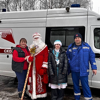 Школьники поздравили медиков 7