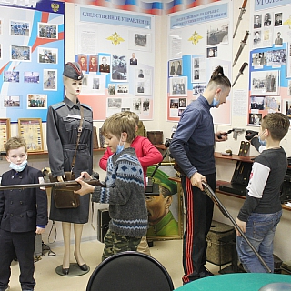 Юные кинологи побывали в гостях у полицейских 4