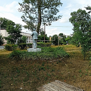 Если не будет войны, то жители Октябрьского получат благоустроенный сквер 3