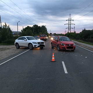 Две иномарки не поделили дорогу на Бору 1