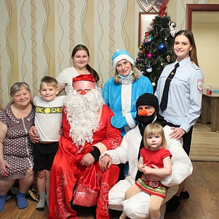 Общественный совет при борской полиции подарил сказку детям сотрудников ОВД 6