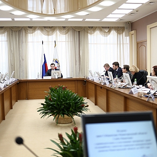 Никитин обсудил с экспертами первые результаты работы над Стратегией-2035 2