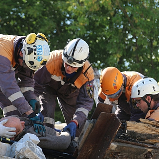 Рухнувший дом, поиск и спасение людей из-под завалов: завершился первый день Всероссийских сборов спасателей на Бору 3