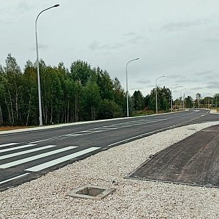 Через новую дорогу под канаткой сделали пешеходный переход 2