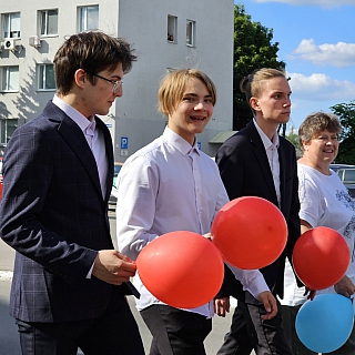 На Бору прошёл парад выпускников 2023 года 1