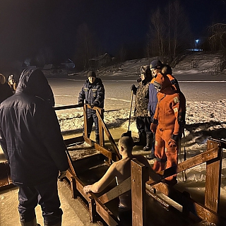 Сотни борчан не побоялись ледяной воды 4