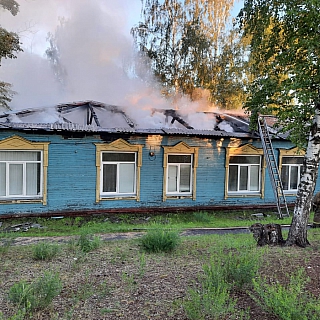 Крупный пожар произошел в одной поликлиник Борского округа 1