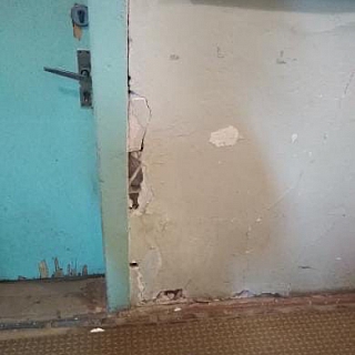 Отделение почты в п. Октябрьский переезжает после обвала потолка 4