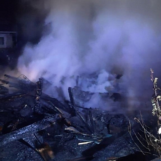 Ночью в Рекшино сгорел дачный домик 1