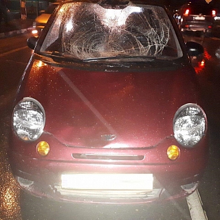 62-летняя автоледи, управляя автомобилем, сбила двух человек на пешеходном переходе 1