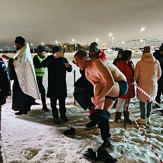 Крещенские купания сильных духом борчан 8