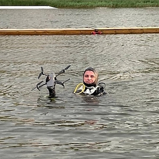 Сколько стоят услуги водолаза, чтобы достать телефон со дна Юрасовского 3