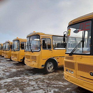 Два новых автобуса подарили борским школам 2